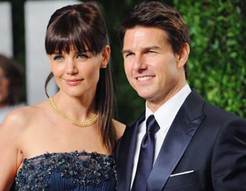 2012 ylnda boanan Tom Cruise ve Katie Holmes iftinin boanmas da olayl bitti. nl aktr kz Suri iin ayda 300.000 euro demesi ngrld. Bu para Surinin eitim, salk ve niversite harcamalar iin kullanlacak.